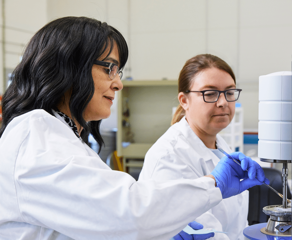 Exentis Materialexpertinnen bei der Arbeit